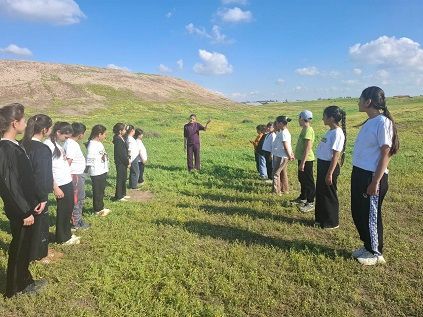 2026-yil 9- aprel kuni Qarshi shahar 9-son bolalar musiqa va san'at maktabi Fortepiano bo’limi o'qituvchisi Hamroqulova Shahnoza sinf o'quvchilari bilan birgalikda tabiat quynida MUSIQALI SPORT nomli musobaqasi bo'lib o‘tdi .